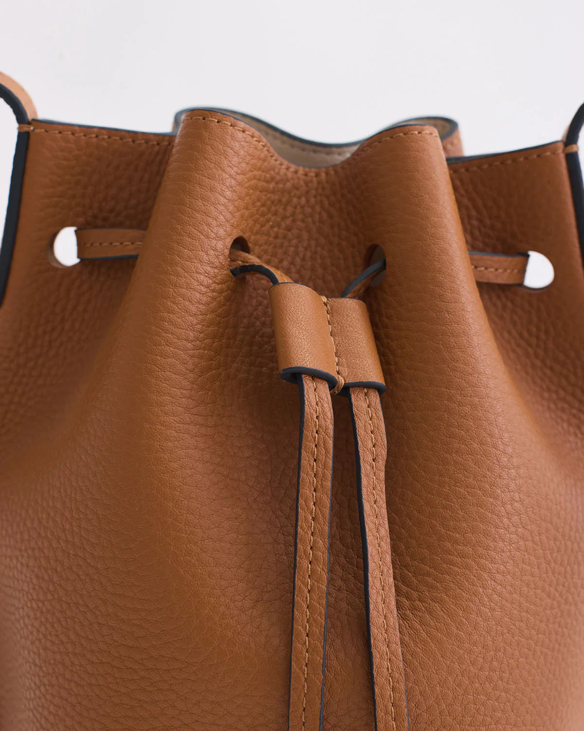 Bobb Bucket Bag || Tan Pebbled Leather