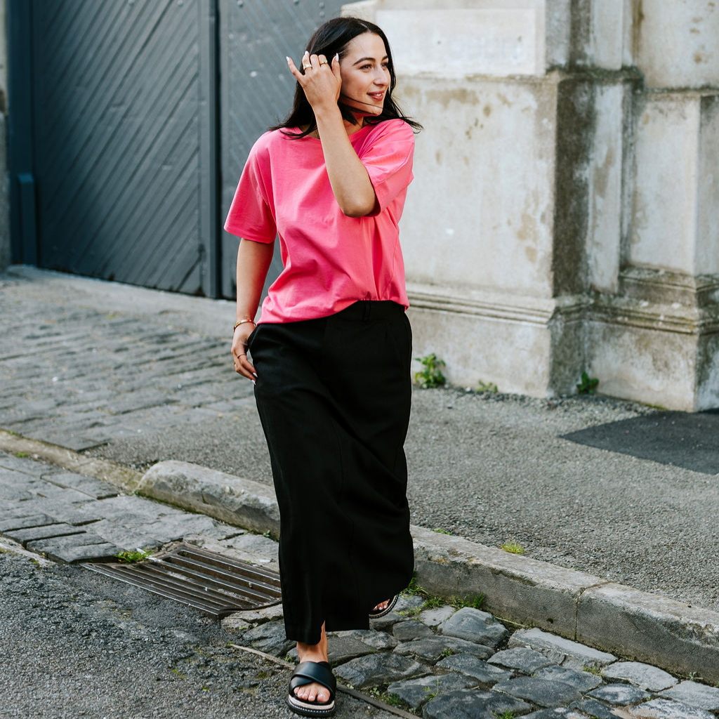 Charlotte - Women&#39;s Cotton Tee || Hot Pink