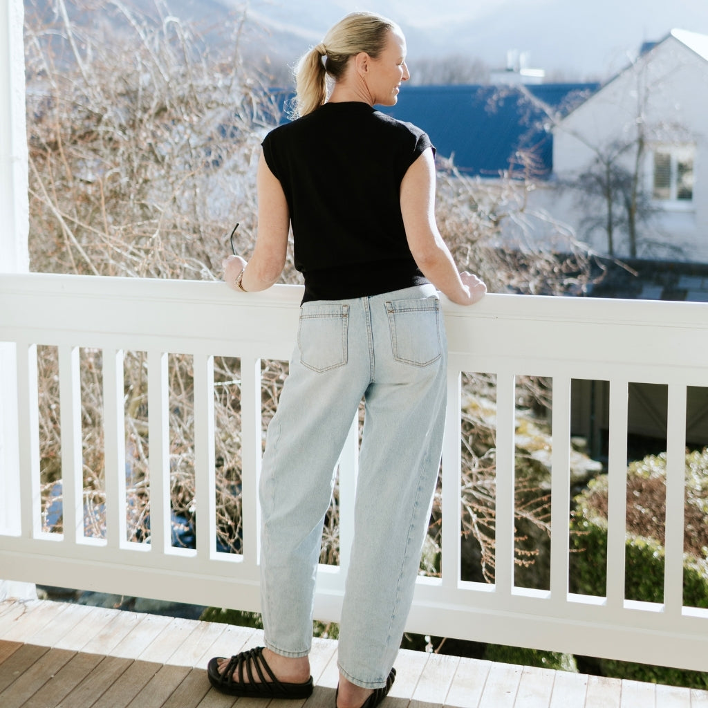 Camilla - Womens Sweater Vest || Black