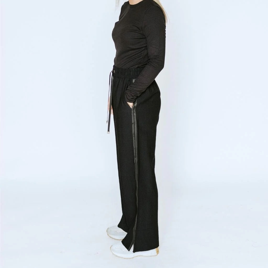 Indiana Women&#39;s Wide Leg Pant || Black with Satin