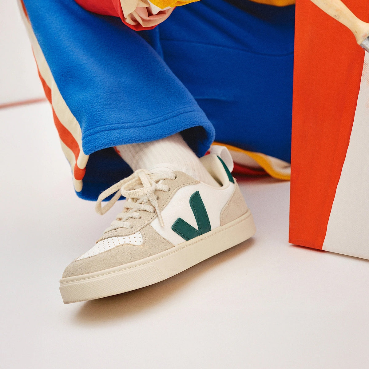 Small V10 Laces Sneaker || Extra White/Brittany Almond