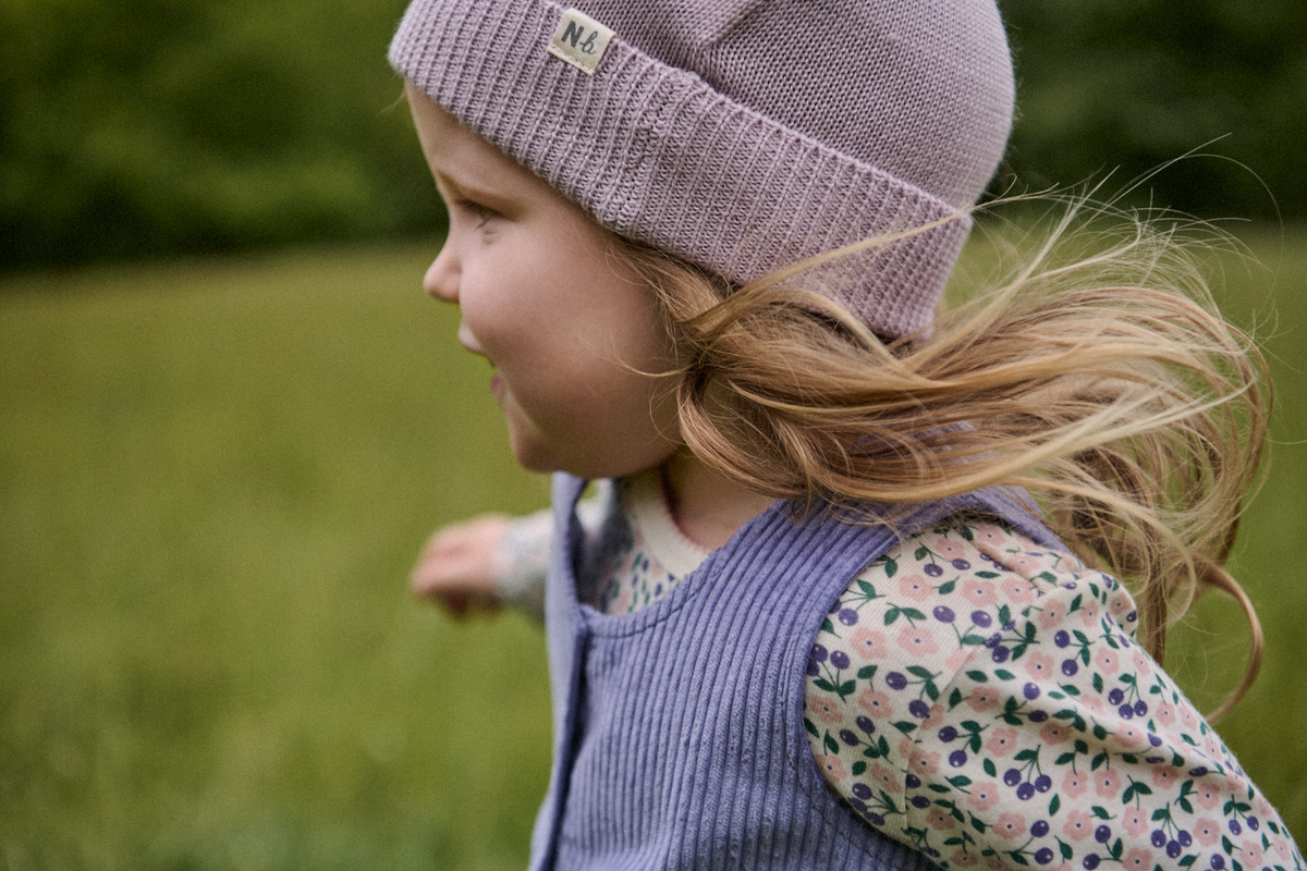 Alpine Pom Pom Beanie || Lilac