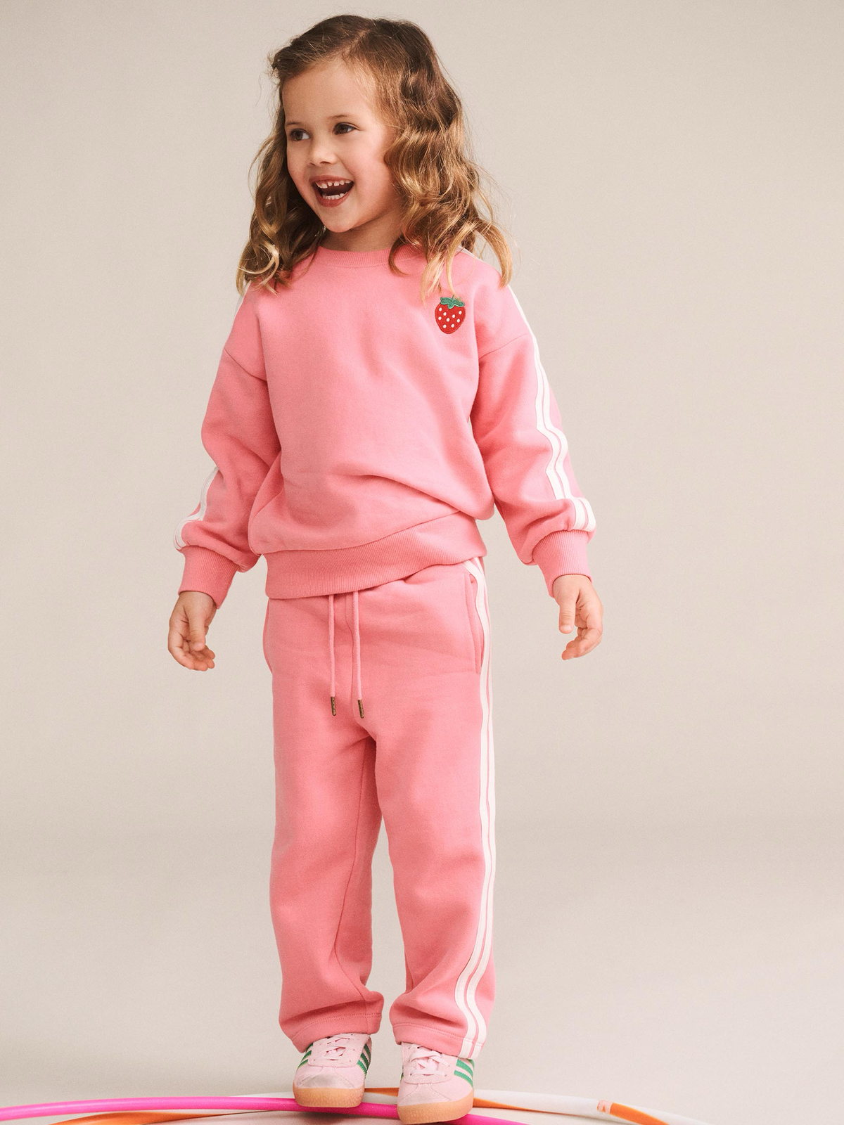 Strawberry Emb Sweatshirt || Flamingo