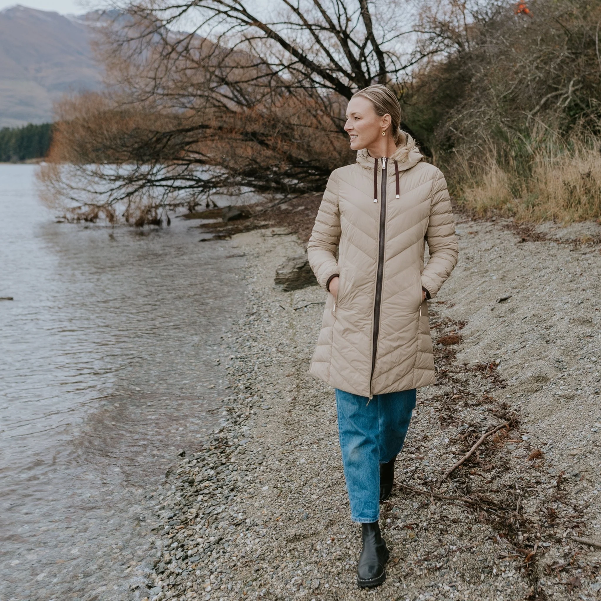 Arnie - Women's 90/10 Reversible Down Jacket || Chocolate/Palamino