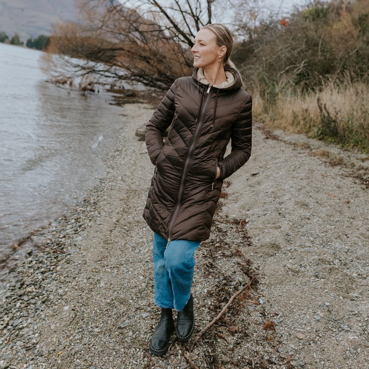 Arnie - Women's 90/10 Reversible Down Jacket || Chocolate/Palamino