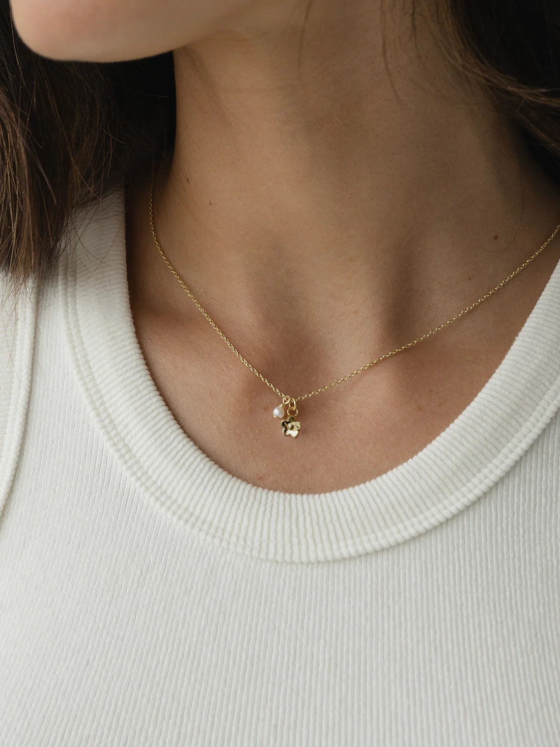 Daisy Day With Pearl Necklace