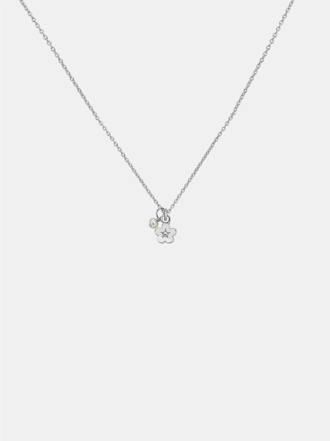 Daisy Day With Pearl Necklace