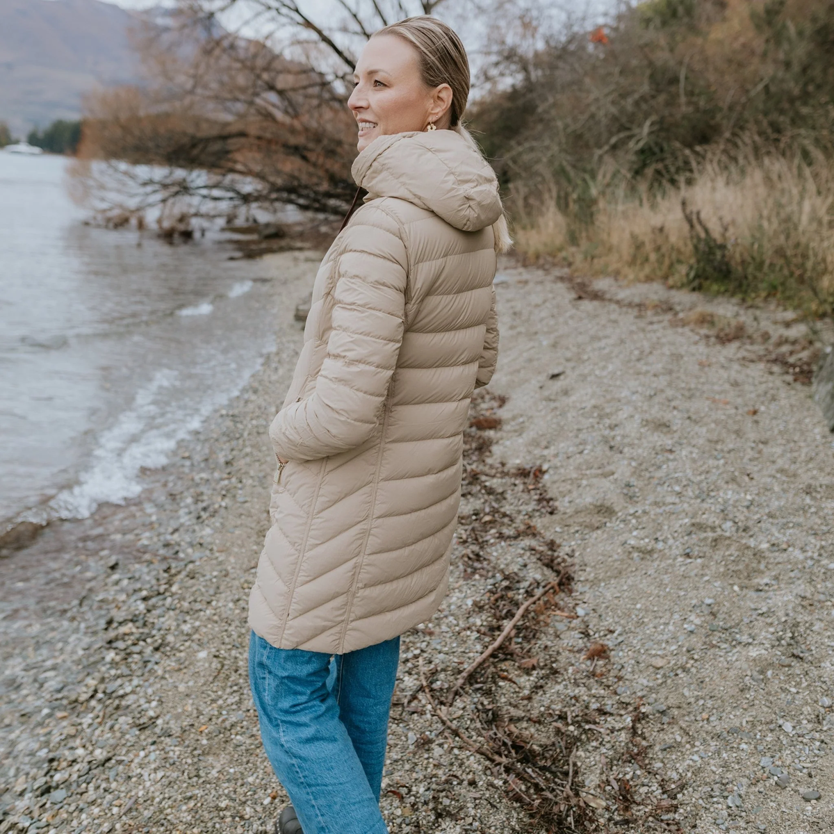 Arnie - Women's 90/10 Reversible Down Jacket || Chocolate/Palamino