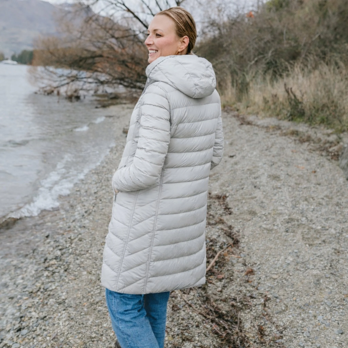 Arnie - Women's 90/10 Reversible Down Jacket || Moonlight/Silver